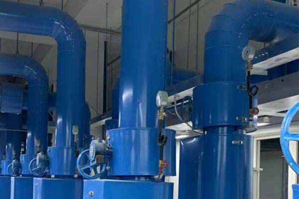 空調(diào)水管管道保溫施工現(xiàn)場